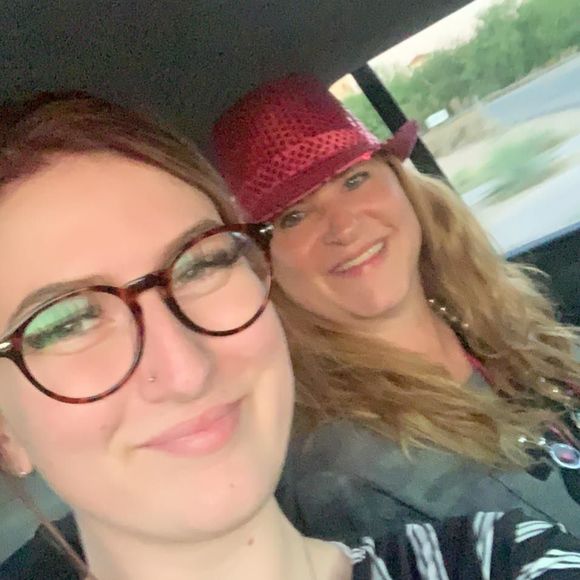 Meet your Posher, Lauri - Picture 1 of 1